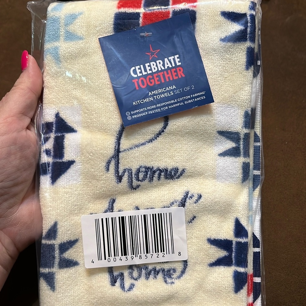 NWT Set of 2 Celebrate Together Americana Kitchen Towels